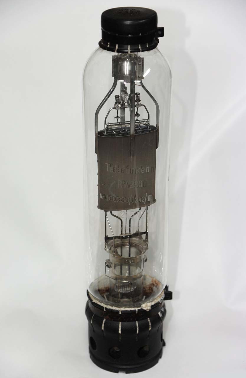 Terefunken RV230 direct heat triode tube (1928)