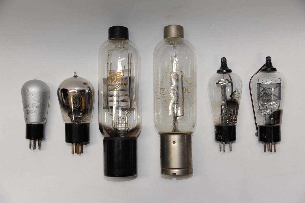 Vacuum tubes used in 34500 amplifier (REN904, REN2204, 4K170 (73402a), 4K170, RGN1404, RGN1404)