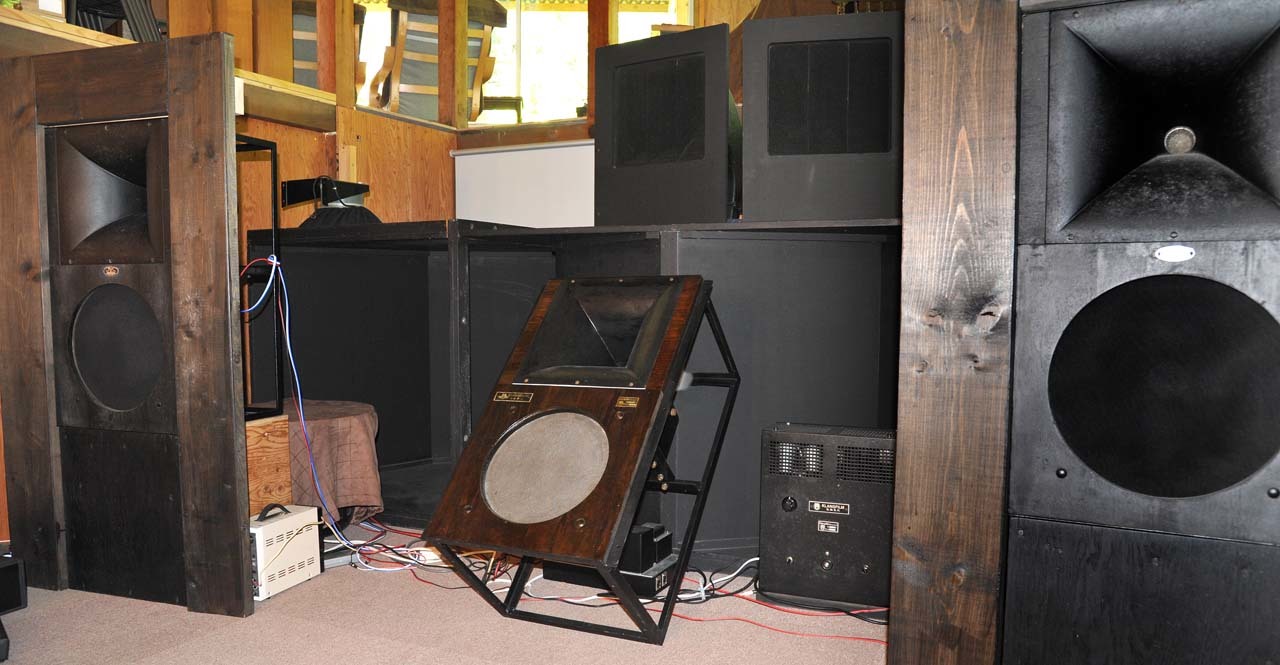 ヴィンテージの大型モノラルスピーカー（44010）を核にオイロダイン３台を加えたステレオ再生装置をデモしました。