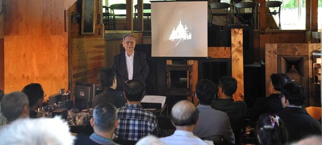 新忠篤氏と桑原氏によるボベスコのレコードコンサート。師であるブーシュリの物語なども紹介され、音楽情報面も充実していました。