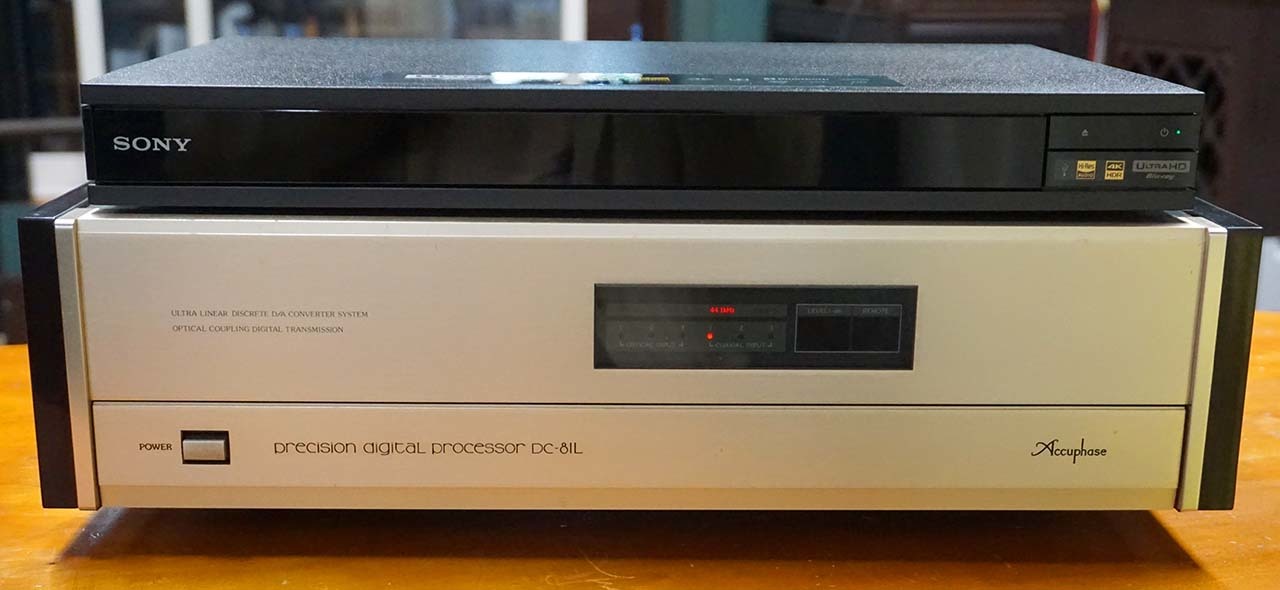ソニー（SONY）のウルトラブルーレイプレーヤーUBP-X800M2とアキュフェーズ（Accuphase）の古いDAコンバーターDC-81Lの組み合わせ