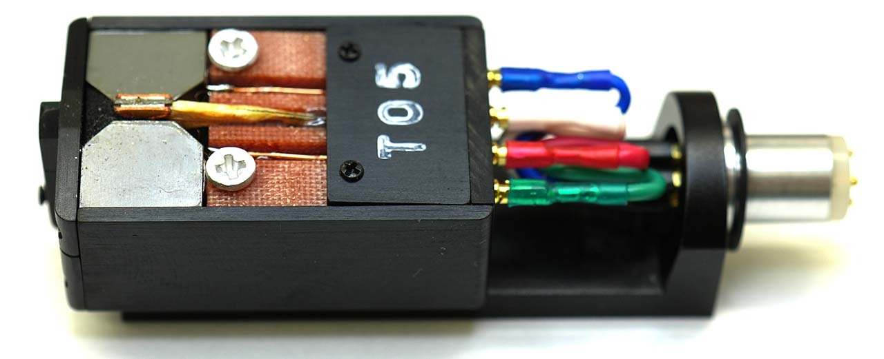 ウッドカンチレバーを採用したノイマンDSTの発電原理によるPUカートリッジの試作品