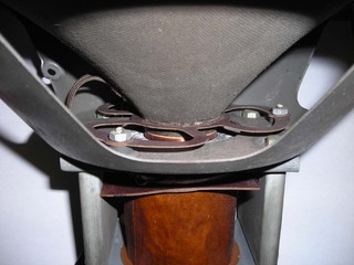 不必要と思われるほど長いボイスコイルで能率は低い